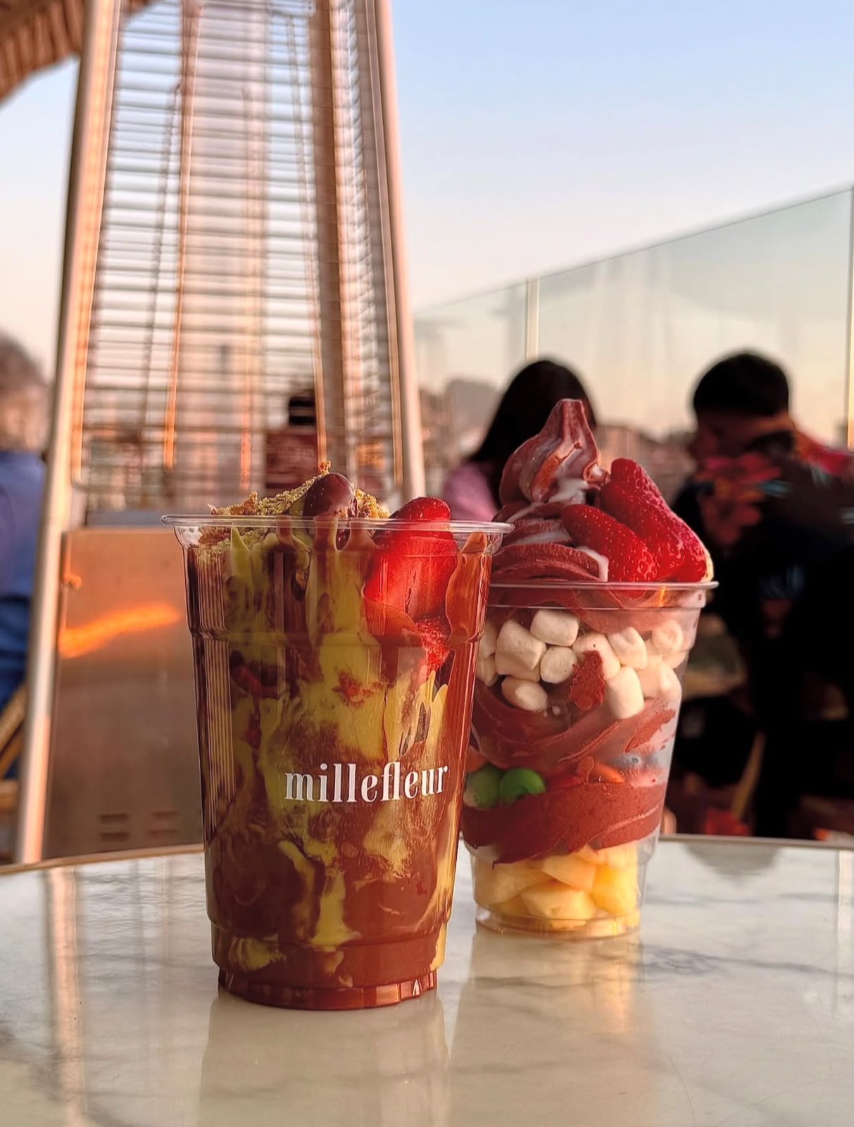 Copas de postre en la terraza