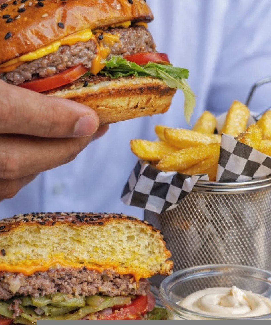 Sándwich con papas fritas
